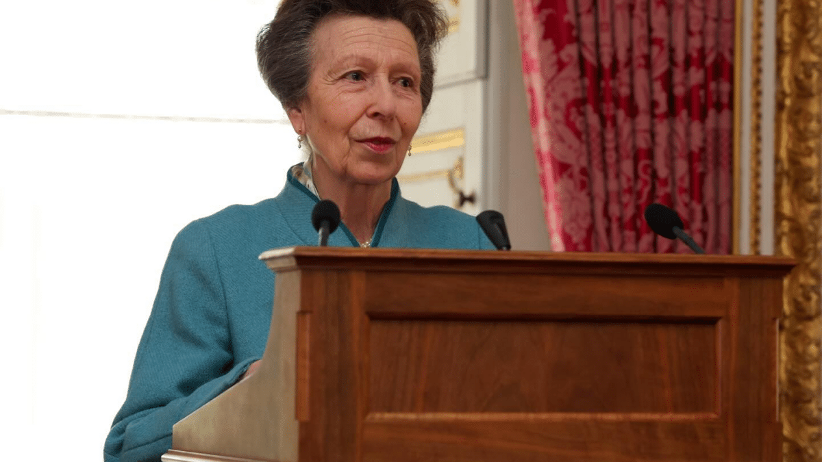La princesa Ana en un acto de marzo con veteranos de la guerra de Corea.