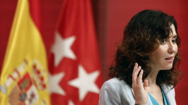 Ayuso califica de "honor" condecorar a Milei y arremete contra Sánchez por "haberle faltado al respeto"