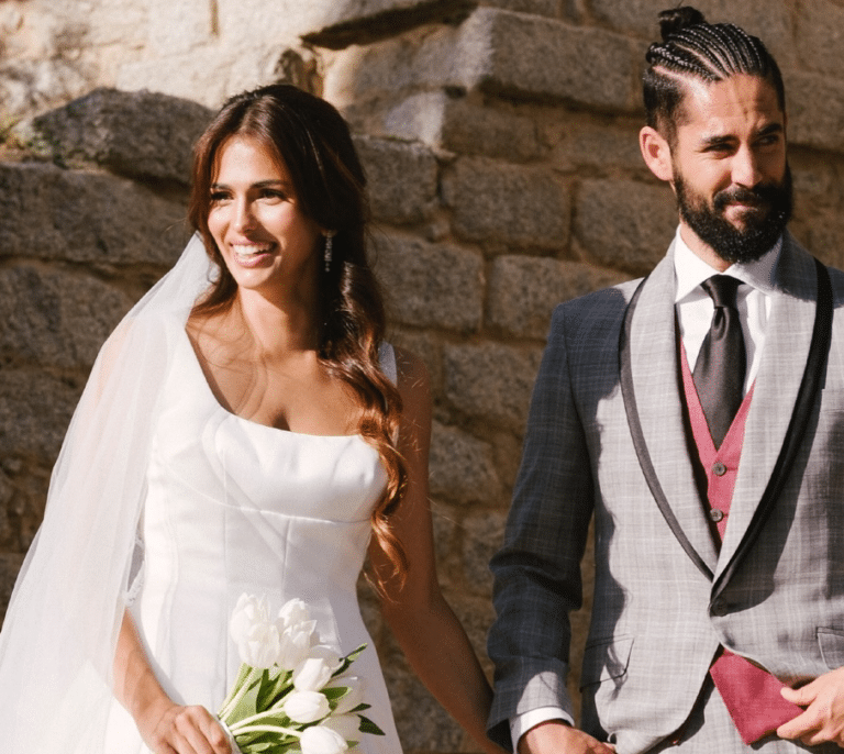 Isco Alarcón y Sara Sálamo se casan: muletas, cuatro trajes diferentes y en zapatillas