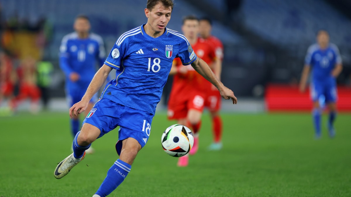 Nicolò Barella en un partido con Italia