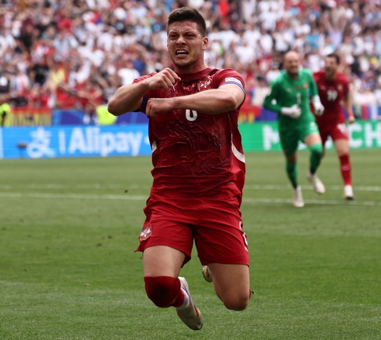 Jovic rescata a Serbia y evita una victoria histórica de Eslovenia