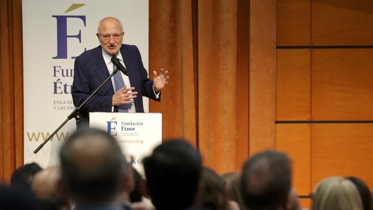 El presidente ejecutivo de Mercadona, Juan Roig, durante su intervención en la clausura del XXXIII Seminario de Ética Económica y Empresarial de la Fundación Étnor "Empresa y Democracia", con la conferencia "Orgullo de ser empresarios".