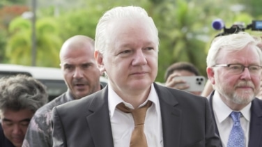 Julian Assange ya vuela a Australia como un hombre libre: "Este caso termina aquí"