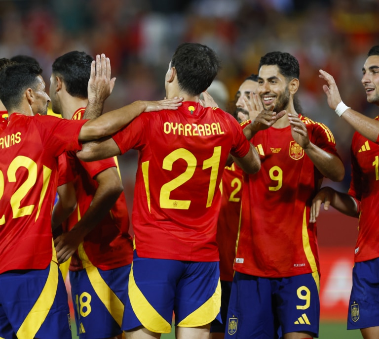 Oyarzabal golea y Ayoze pone en un aprieto a De la Fuente antes de la Eurocopa