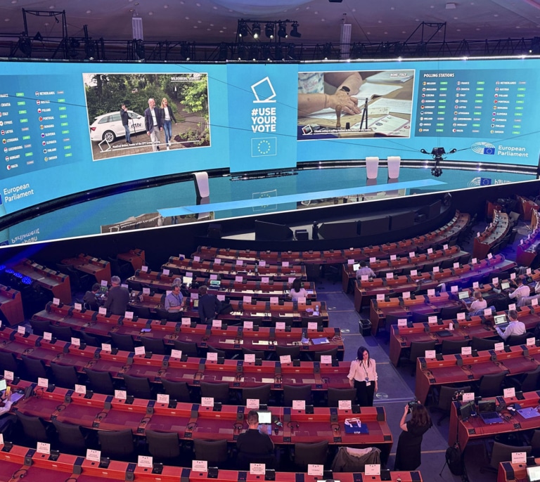 Los primeros sondeos confirman el castigo a los liberales europeos y la victoria de los populares