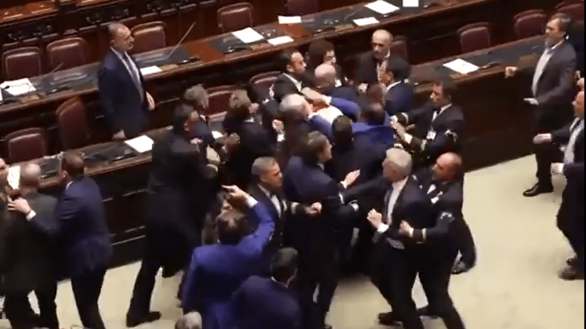 Tangana en el parlamento italiano