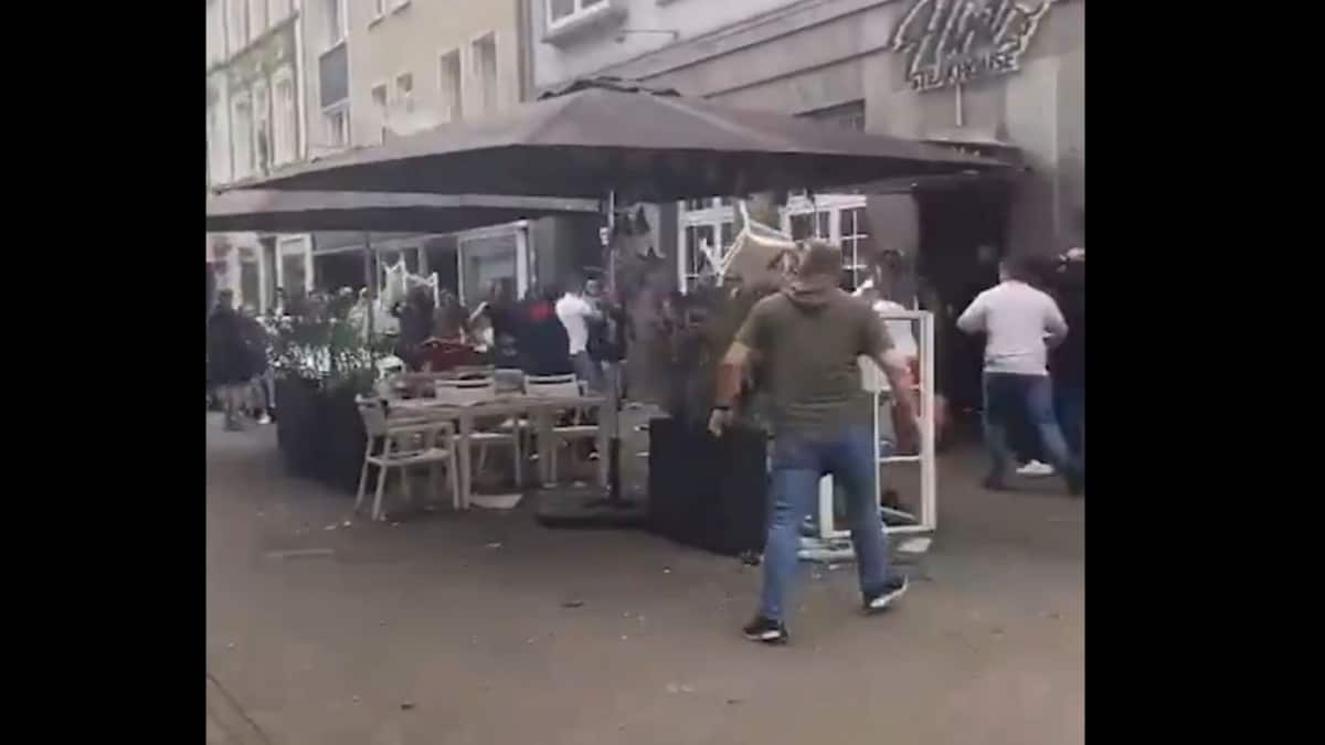 Batalla campal entre hoolingas ingleses y ultras serbios en la Eurocopa de Alemania