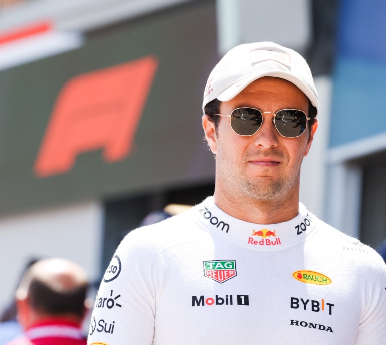 Red Bull renueva a Sergio Pérez y cierra la puerta a Carlos Sainz