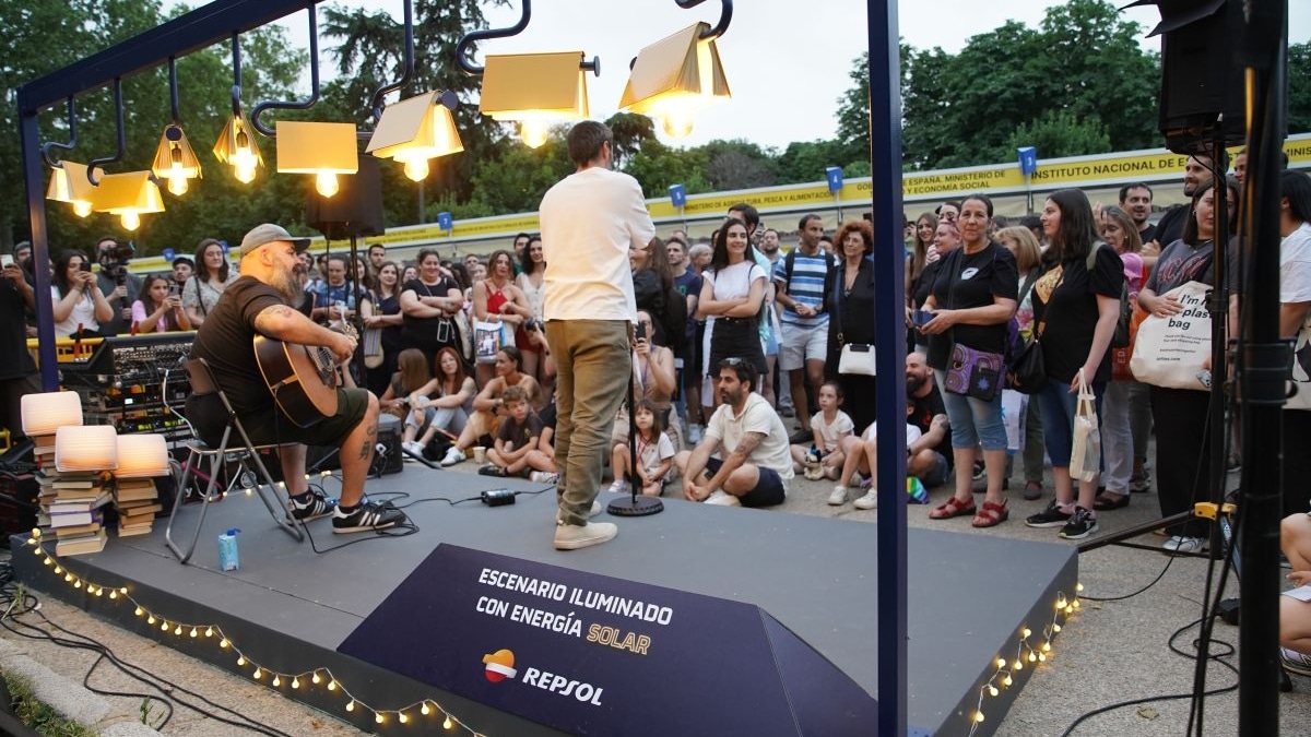 Rayden actúa en la Ferial del Libro