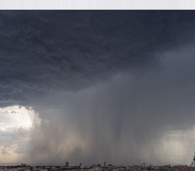 Qué es un reventón húmedo: el fenómeno que provocó lluvias abundantes y repentinas en Madrid