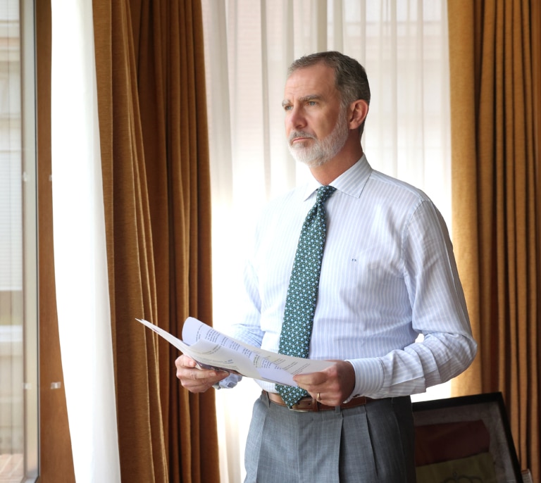 Preocupación por la IA, apuesta por la marca España y decoración clásica: lo que las nuevas fotos de Felipe VI dicen de él