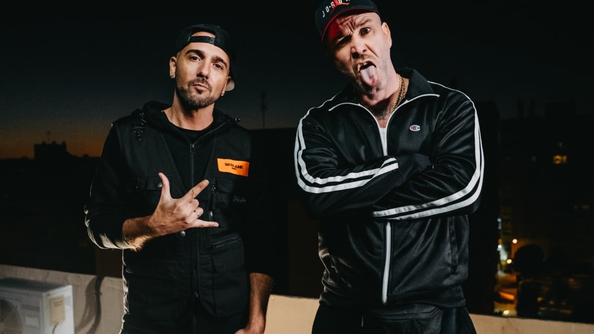 Pedro Sánchez se 'arrima' al rap y condecora a SFDK