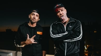 Pedro Sánchez se 'arrima' al rap y condecora a SFDK