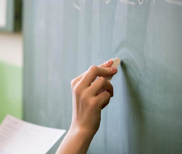 ¿Por qué la educación es el 'agujero negro' del empleo en agosto?