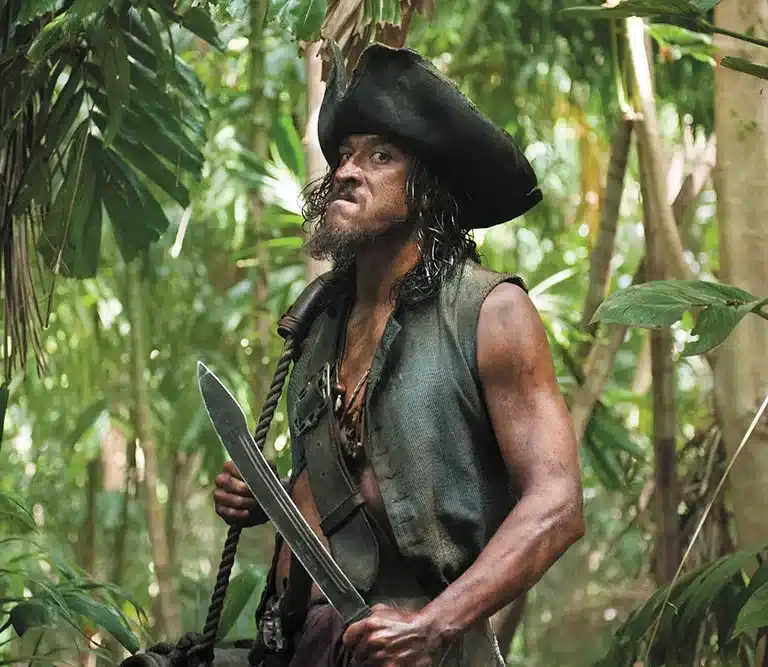 Un actor de 'Piratas del Caribe' muere por el ataque de un tiburón mientras surfeaba
