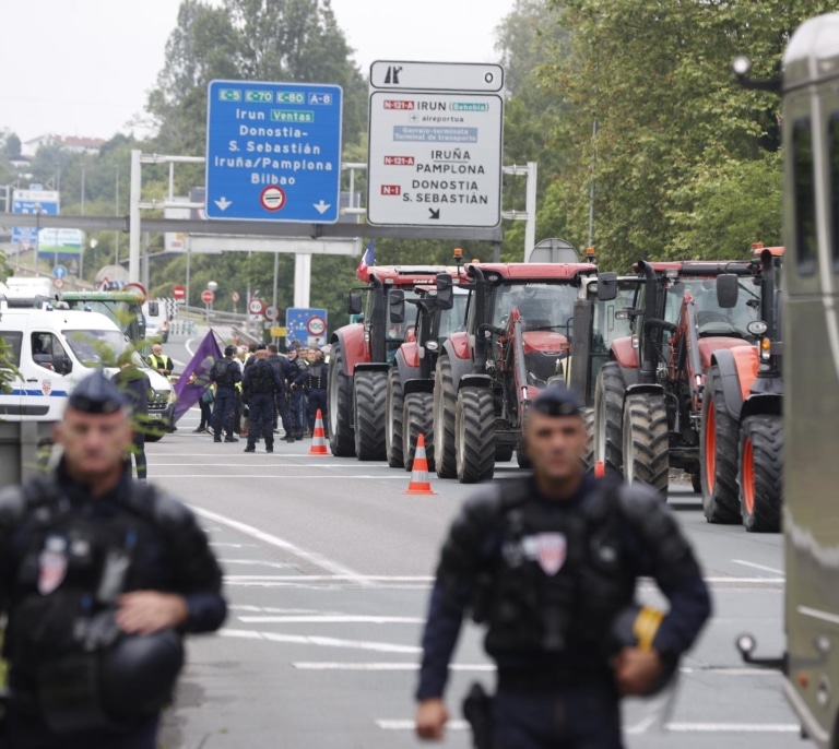 Los agricultores retoman sus protestas en Europa justo antes de las elecciones