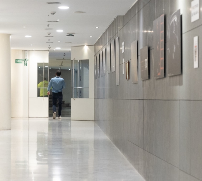 Los periodistas parlamentarios piden quitar la acreditación a Vito Quiles, jefe de prensa de Alvise