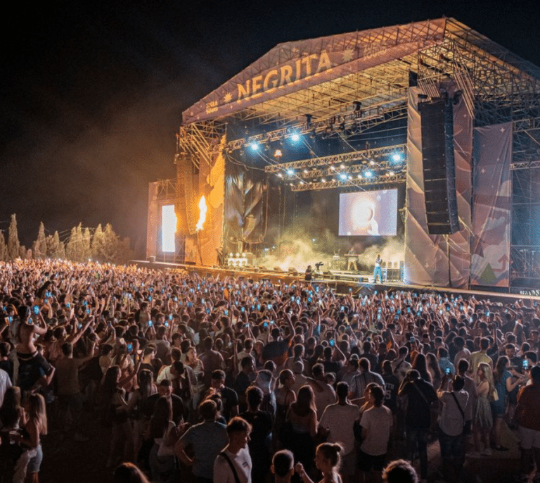 Casi 5.000 personas desalojadas en el Zuera Sound Festival por las fuertes rachas de viento