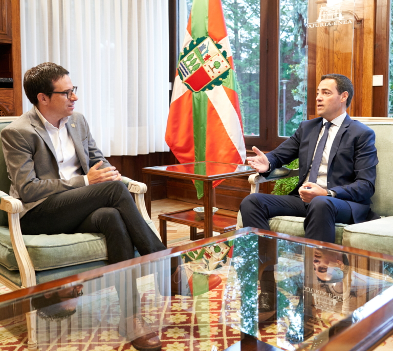 Bildu plantea a Pradales pactar al margen del PSE "la fase resolutiva" del 'encaje nacional' de Euskadi