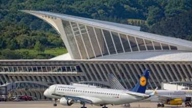 España deportará hoy al activista saharaui en huelga de hambre tras 13 días retenido en el aeropuerto