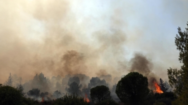 Hizbulá lanza más de 200 cohetes y drones y mata a un comandante israelí