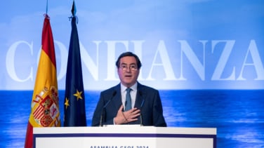 Garamendi eleva el tono contra Yolanda Díaz: "Quiere regalar por decreto 12 días de vacaciones pagadas por la empresa"