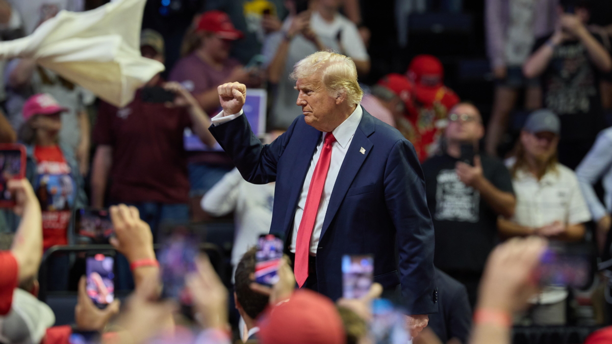 Trump afirma ante sus seguidores que Biden es un candidato "patético, débil y enfermo"