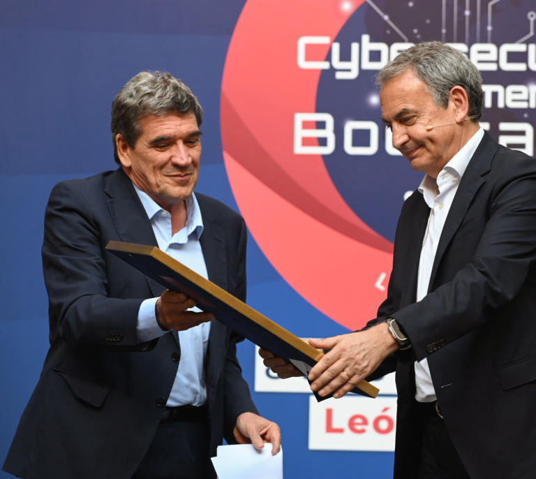 El Gobierno no retira por ahora a Escrivá para el Banco de España: "Es un magnífico candidato"