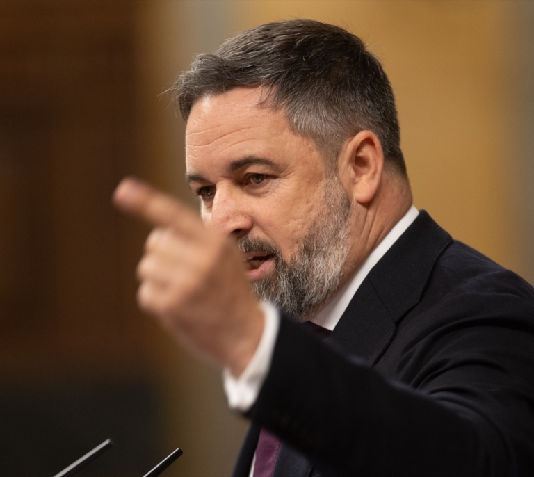 Abascal busca 'cohesionar' a Vox doblando la ofensiva al PP y a Sánchez