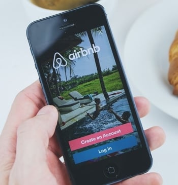 El Gobierno exige a Airbnb que quite de forma "inmediata" 65.000 anuncios [...]