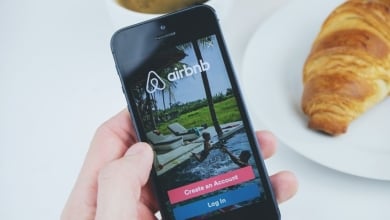 El Gobierno exige a Airbnb que quite de forma "inmediata" 65.000 anuncios ilegales de pisos