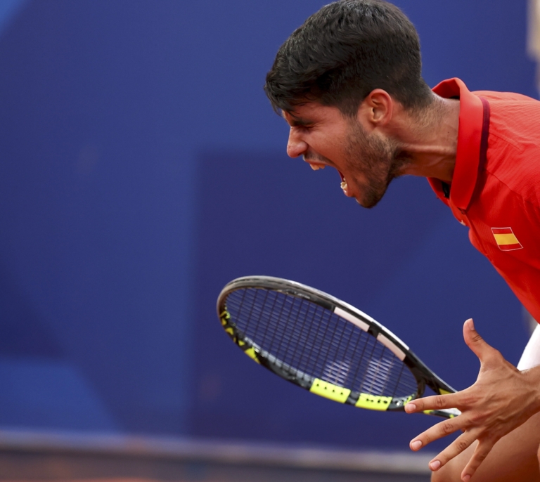 Alcaraz arrasa a Safiulin por la vía rápida y se mete en cuartos