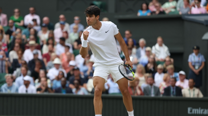 Alcaraz arrasa a Medvédev y buscará su segundo Wimbledon el domingo