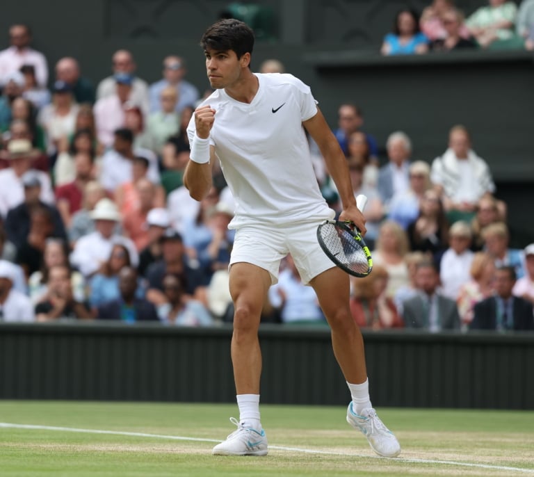 Alcaraz arrasa a Medvédev y buscará su segundo Wimbledon el domingo
