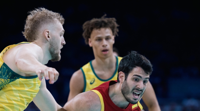 España tropieza en su debut frente a Australia