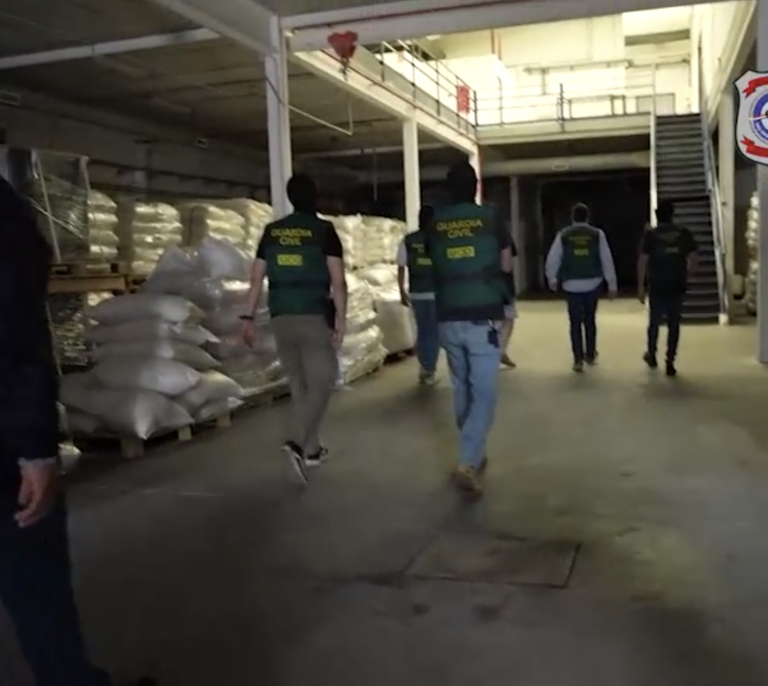 La Guardia Civil incauta cuatro toneladas de cocaína ocultas en sacos de arroz en Barcelona