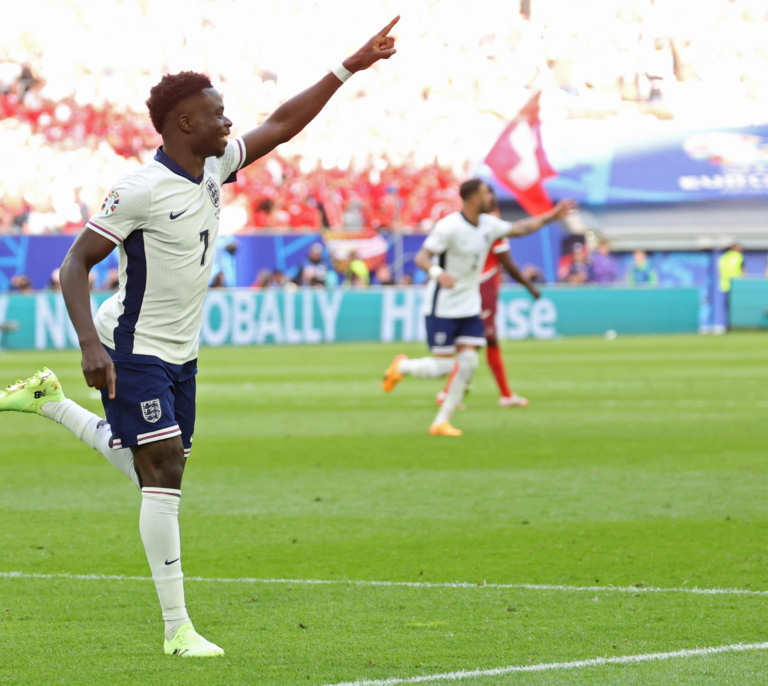 Inglaterra vence a Suiza por penaltis y se mete en la semifinal