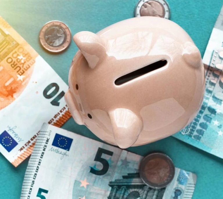 Los hogares más envejecidos y con más renta sustentan la tasa de ahorro que se sitúa en máximos