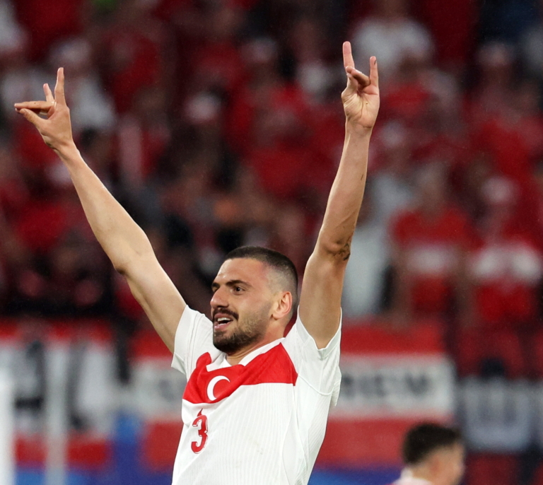 Demiral sancionado con dos partidos por celebrar un gol con un gesto ultraderechista