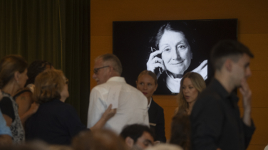 El mundo de la cultura y la política despide a Rosa Regàs al son del Himno de Riego