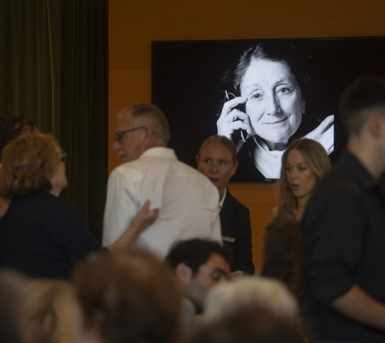 El mundo de la cultura y la política despide a Rosa Regàs al son del Himno de Riego