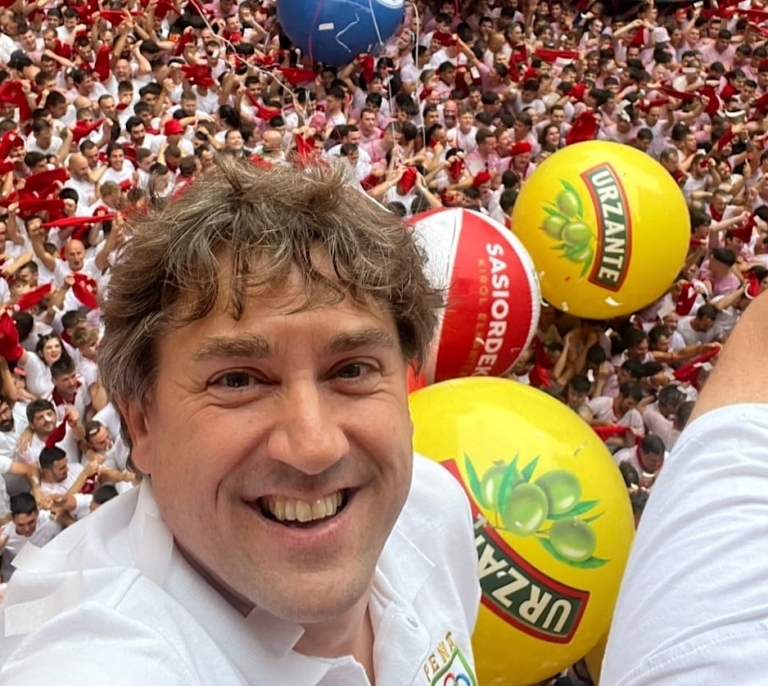 Eneko Andueza, el líder socialista que salta al encierro de San Fermín desde hace 27 años