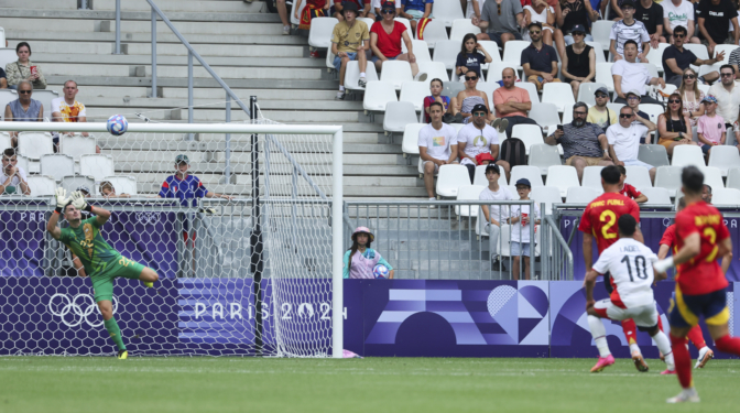 Egipto sorprende a España y la manda al camino más duro para la medalla en fútbol