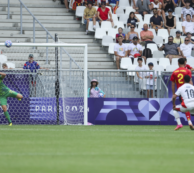 Egipto sorprende a España y la manda al camino más duro para la medalla en fútbol