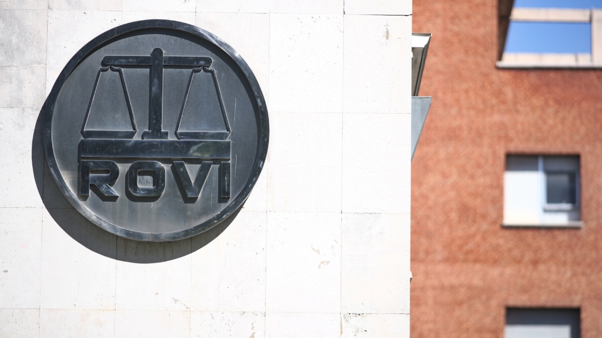Logo de los Laboratorios Farmacéuticos Rovi en sus oficinas en Madrid.