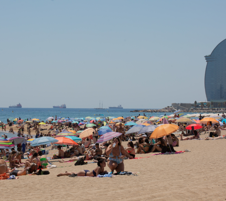 Booking dispara un 16% sus reservas para las vacaciones de verano en España