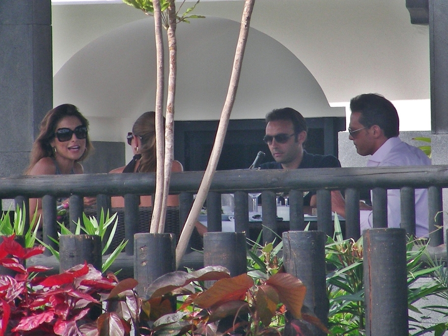 Paloma Cuevas, Genoveva Casanova, Enrique Ponce y Luis Miguel, en una foto de archivo.