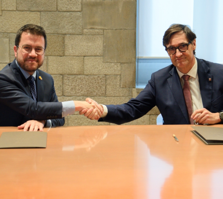 El pacto PSC-ERC cede la gestión de los impuestos, el blindaje del catalán y la red de embajadas