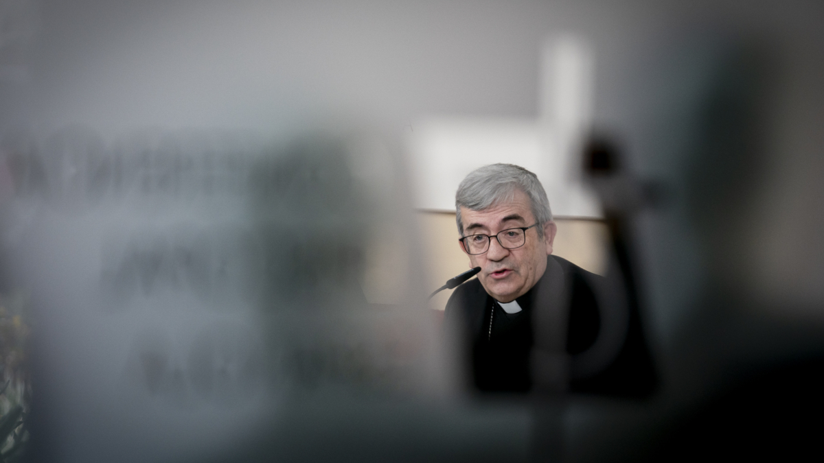 El elegido como nuevo presidente de la Conferencia Episcopal Española, Luis Argüello, ofrece una rueda de prensa durante la 124º Asamblea plenaria de la Conferencia Episcopal Española (CEE), a 5 de marzo de 2024, en Madrid (España). El arzobispo de Valladolid, Luis Argüello, ha sido elegido hoy como nuevo presidente de la Conferencia Episcopal Española (CEE) en la 124 Asamblea Plenaria, en sustitución del cardenal arzobispo de Barcelona, Juan José Omella, según ha informado la CEE. Argüello ha sido elegido por un total de 48 votos en primera votación para un mandato de cuatro años. Ya había sido, con 32 votos, el prelado más votado en el sondeo preliminar y no vinculante celebrado ayer lunes, 4 de marzo, según informaron a Europa Press fuentes de la Conferencia Episcopal Española. 05 MARZO 2024;MADRID;124 ASAMBLEA PLENARIA CONFERENCIA EPISCOPAL;ELECCIÓN PRESIDENTE;LUIS ARGUELLO A. Pérez Meca / Europa Press (Foto de ARCHIVO) 05/3/2024