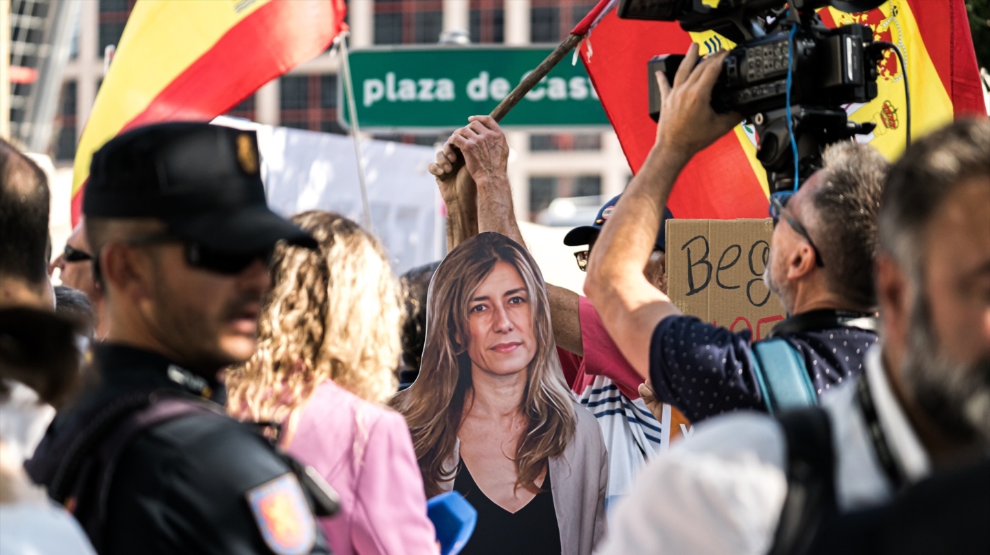 Protestas en los Juzgados durante la visita de Begoña Gómez.